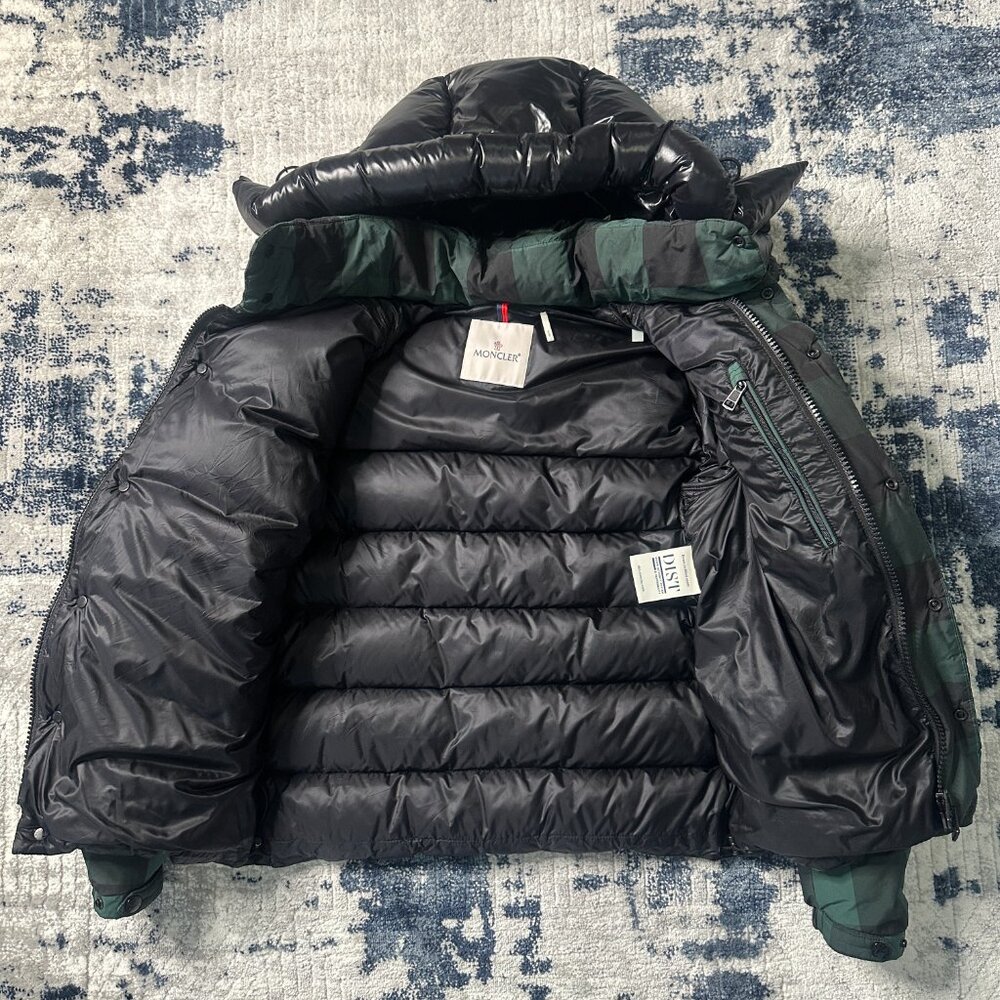 Moncler Aubrac Black & Green Plaid Print Down Jacket Authentic Size 1/Small Mens - Picture 2 of 8